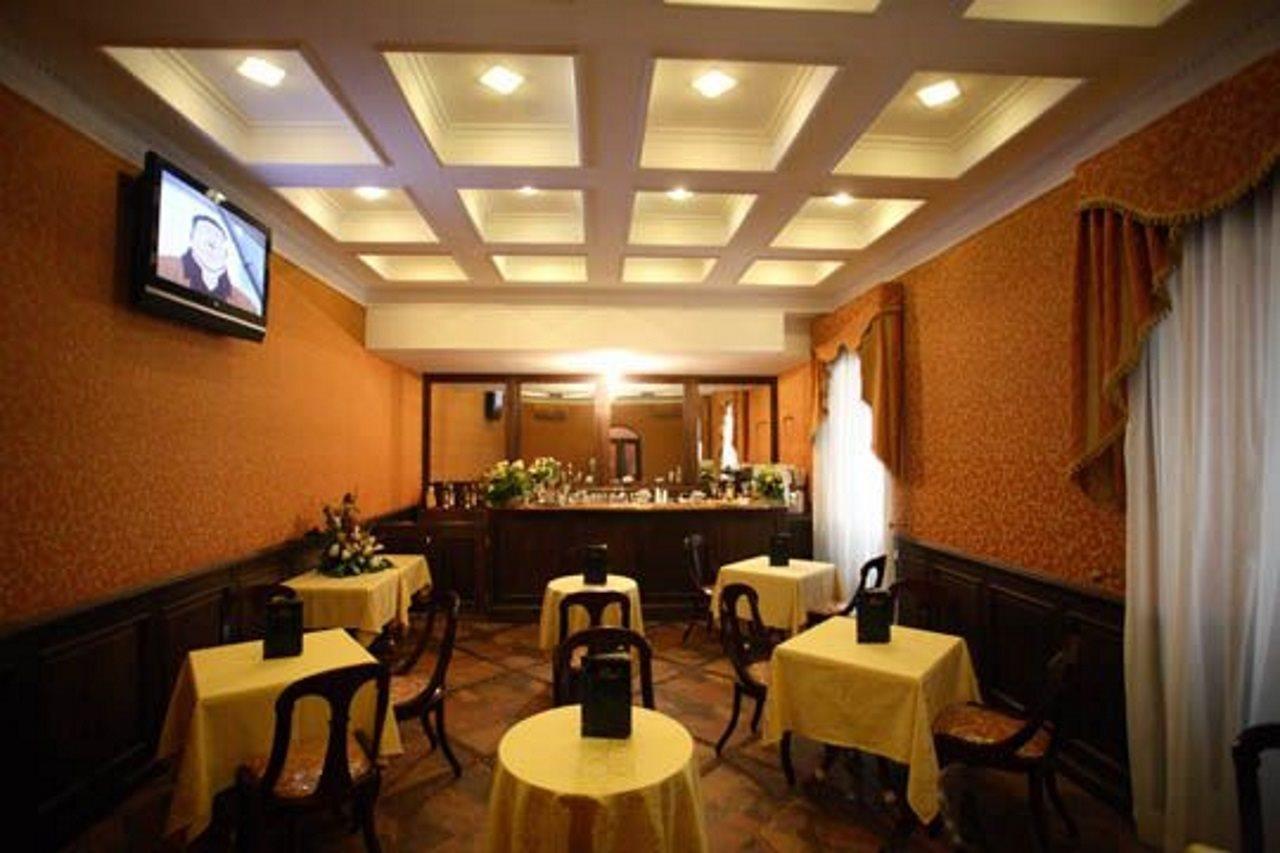 Guiren Dal 1959 Hotell Neapel Restaurang bild